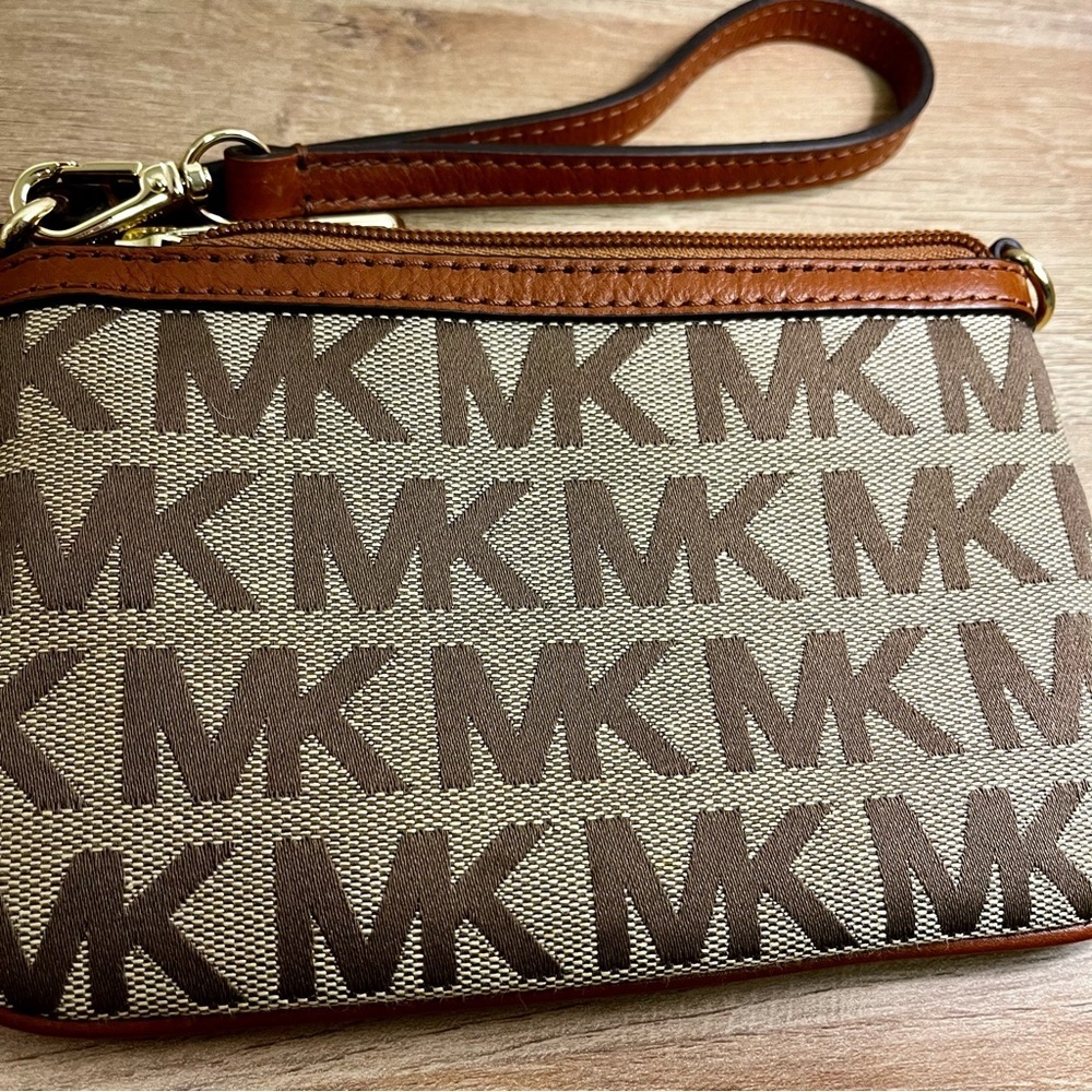 Michael Kors MK Signature Monogram Canvas Wristlet Wallet Corner Zip Taupe Brown - Picture 3 of 6